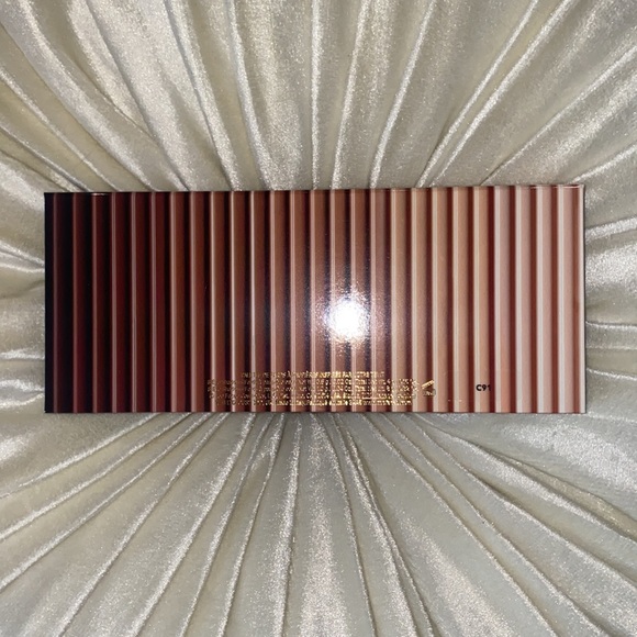 TOO FACED BORN THIS WAY - THE NATURAL NUDES EYESHADOW PALETTE - Picture 4 of 4